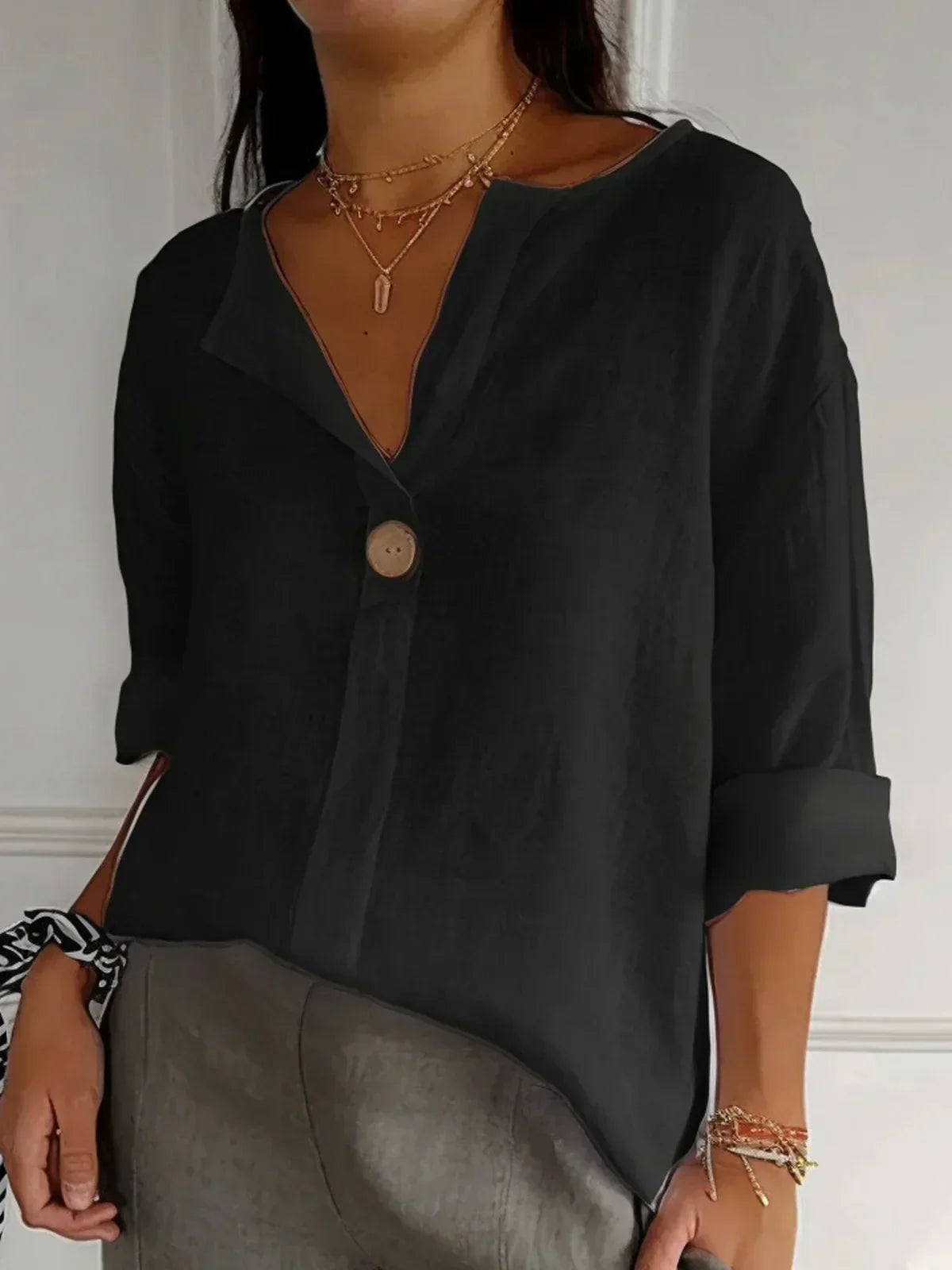 Luna | Effortless V-Neck Blouse