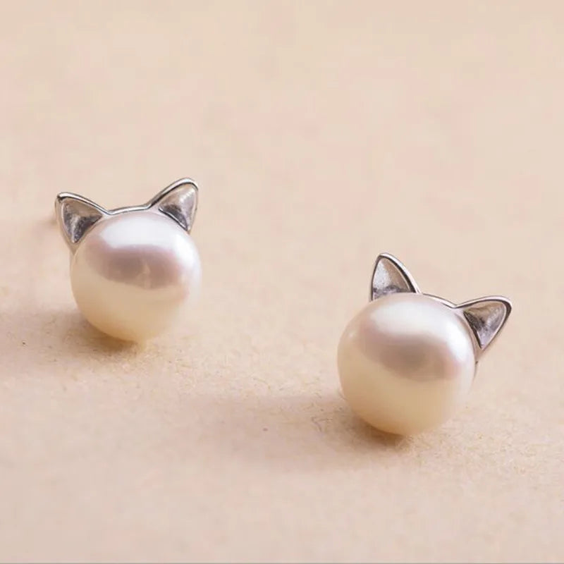 Pawprint | Charming Cat Pearl Earrings