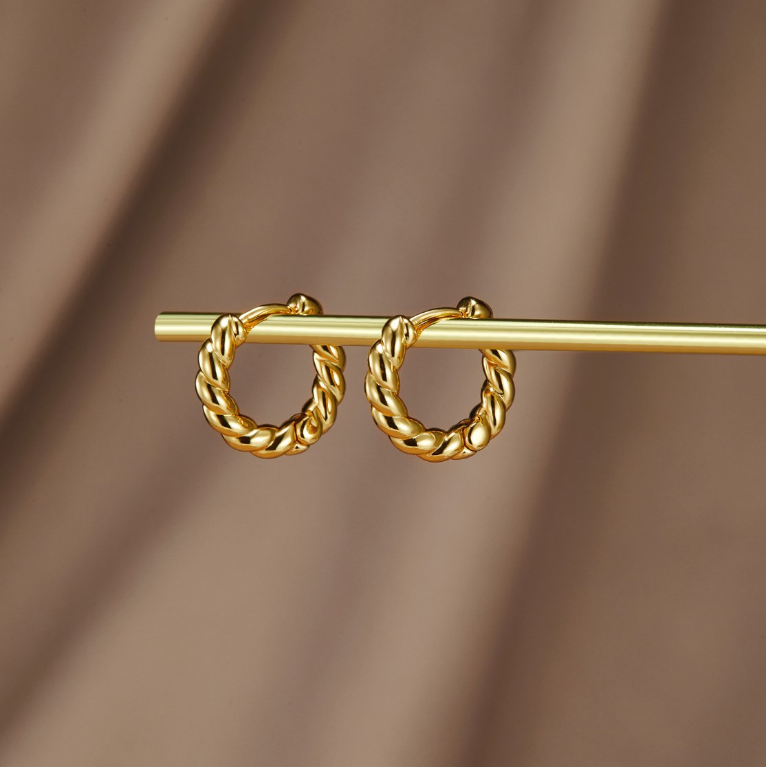 Lunaire | Elegant Twist Earrings